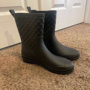 NWT Black Quilted Women's Rubber Waterproof Boots